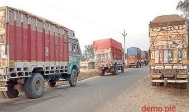 आरा-खैरा-सहार पथ पर रोक के बाद भी चल रहे बालू लदे ट्रक, थाने भी मूंद लेते है आंख...