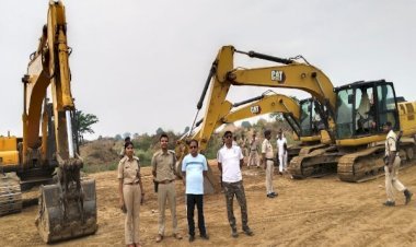 आरा में बालू माफियाओं पर बड़ी कार्रवाई, 7 पोकलेन जब्त...