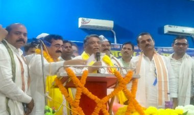 तेजस्वी यादव ने दस लाख नौकरी देने का झूठा वादा किया...