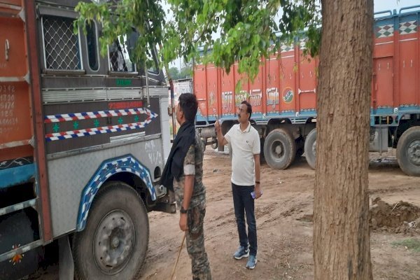 आरा : अवैध बालू लदे 32 ट्रक जब्त, दो करोड़ जुर्माना...