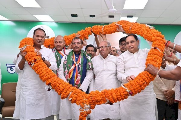 लोजपा के सैकड़ों कार्यकर्ताओं ने जदयू का दामन थामा...