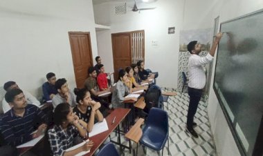 आरा मेरीटोरियम एकाडमी के छात्र-छात्राओं ने जेईई मेंस की परीक्षा में लाए 99% मार्क्स, दिल्ली-मुंबई जैसी तैयारी...