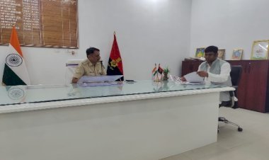 महिला की पिटाई मामले में दोषी पुलिसकर्मियों पर कारवाई को लेकर एसएसपी से मिले मुकेश सहनी...