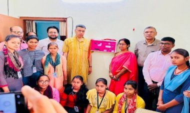 ऑक्सीजन मैन के नाम से चर्चित गौरव राय द्वारा विद्यालय में निशुल्क सैनिटरी नैपकिन वेंडिंग मशीन लगवाया गया...