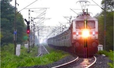 आरा में शराब उतारने के लिए संघमित्रा एक्सप्रेस की चेनपुलिंग, पथराव...