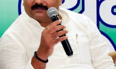 अपने उद्योगपति मित्रों को लाभ पहुंचाने की मंशा से मोदी सरकार ने बंद किया 2 हजार का नोट - उमेश सिंह कुशवाहा