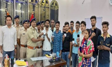 आरा : पुलिस ने 23 मोबाइल बरामद कर उनके मालिकों को सौपा...