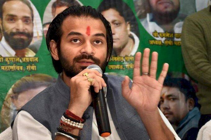 सोशल मीडिया यूजर्स ने तेजप्रताप को किया ट्रोल कहा बाबा का भीड़ देख लीजिए ,मंत्री ने कहा भूल रहे हैं किसकी सरकार है ..