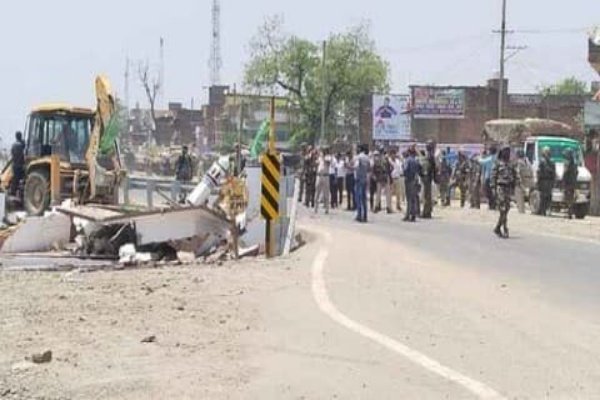 आरा-बक्सर फोरलेन पर हटाई गई मजार, ड्रोन कैमरे से होती रही निगरानी...