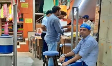 JDU नेताओं के करीबी आरा के व्‍यवसायी के मॉल-दुकानों पर आयकर का छापा, टीम सुबह 10 बजे से खंगाल रही दस्‍तावेज...