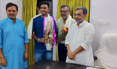 कराटे खिलाड़ी जाबिर और अनन्या को उपेन्द्र कुशवाहा ने किया सम्मानित..पूरी जानकारी ?