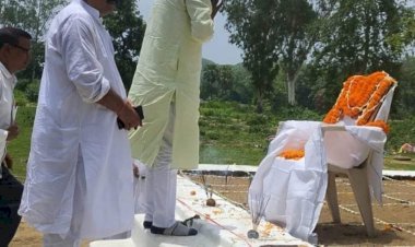 स्वर्गीय चंद्रशेखर बाबू को मिले राजकीय सम्मान-- ई0 आई पी गुप्ता ..पूरी जानकारी ?