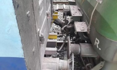 बोगी की कपलिंग टूटने से प्लेटफॉर्म से टकराई पार्सल ट्रेन, 3 घंटों तक ठप रहा रूट का परिचालन...