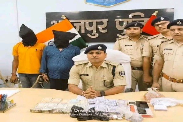 आरा : 3 लाख 86 हजार कैश एवं हेरोइन के साथ हेरोइन तस्कर गोगा गिरफ्तार...