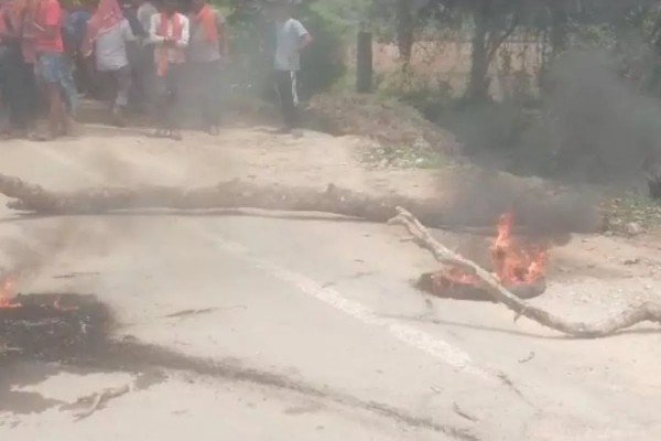 आरा-सलेमपुर रोड पर प्रॉपर्टी डीलर का शव मिलने से मचा हड़कंप...