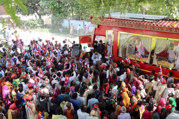 संकल्प यात्रा में उमड़ रही लोगों की भीड़, मुकेश सहनी के स्वागत के लिए घंटों लोग कर रहे इंतजार..जानिए क्या है रणनीति ?