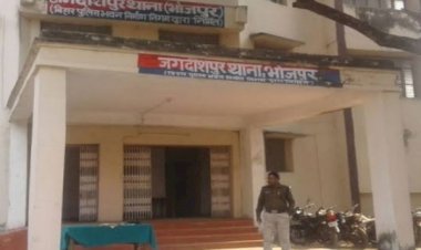 आरा : पुलिस ने जिलाध्यक्ष को पीटा, गाली दी व कागजात पर हस्ताक्षर कराया...