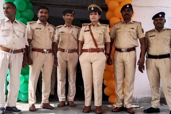 आरा : एसआई का सम्मान समारोह, लोग बोले ईमानदार और पब्लिक फ्रेंडली...