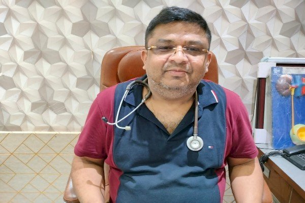 आरा : बच्चा निगल गया था सिक्का, शहर के मशहूर सर्जन डॉ विजय गुप्ता ने बचा ली बच्चे की जान...