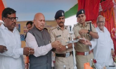 आरा : शहीद कवि कैलाश की आदमकद प्रतिमा का किया गया लोकार्पण...