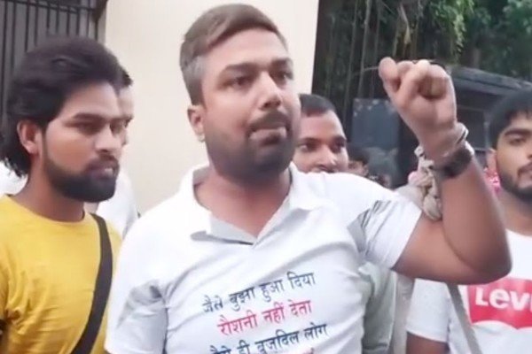 Manish Kashyap ने तोड़ी चुप्पी, नीतीश सरकार पर लगाया कई आरोप, तेजस्वी का लिया नाम...