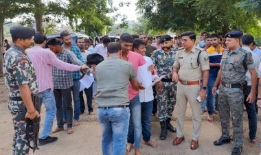 बिहार पुलिस परीक्षा : आरा में नकल करते 48 पकड़ाये, कोई ब्लूटूथ डिवाइस तो कई चिट-पुर्जा संग धराए...
