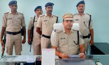 आरा : अवैध खनन और ढुलाई के खिलाफ जिला प्रशासन की कार्रवाई, नौ ट्रक व दो ट्रैक्टर जब्त, दो तस्कर गिरफ्तार...