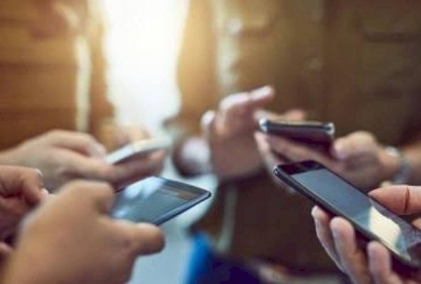 आरा : मोबाइल छीनने वाले गिरोह का आतंक, लगातार स्टेशन और ट्रेनों में बढ़ रही मोबाइल छीनने की घटना...