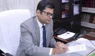 प्रधान न्‍यायाधीश अखिलेश कुमार झा ने बिहार विधान परिषद् के सचिव का पदभार ग्रहण किया...