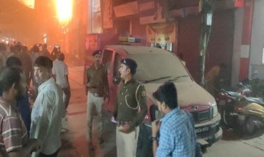 आरा में कपड़े की दुकान में लगी भीषण आग, 1 करोड़ से अधिक का नुकसान...