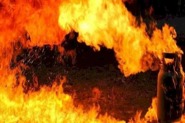 आरा : आंगन में सो रही थी मासूम बच्ची तभी फटा गैस सिलेंडर, चंद मिनटों में गई जान...
