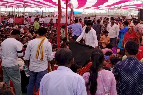 कंबल वाले बाबा' का लगा दरबार: रोगियों ने कहा- कोई फायदा नहीं हुआ, कल फिर बुलाया गया...500 रुपए पर मिल रही एंट्री...