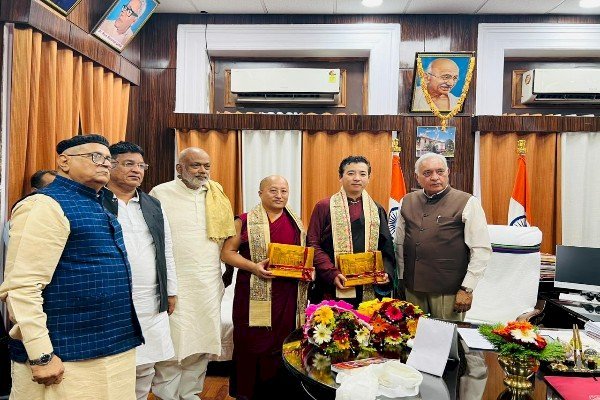 विधान परिषद् के सभापति से मिला तिब्बती संसद के सदस्यों का प्रतिनिधिमंडल...