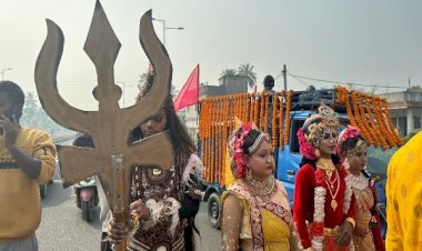 पूर्णियां के पनोरमा हाईट बेलोरी में बने मंदिर में प्रतिमा स्थापना के मौके पर निकला भव्य कलश यात्रा...