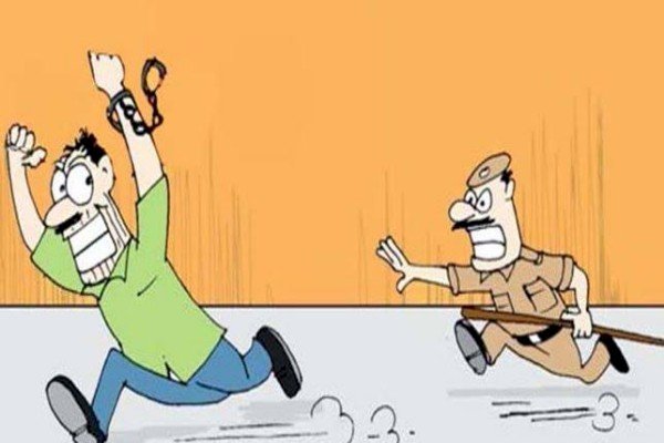 आरा : थाने की खिड़की तोड़कर भाग निकले दो चोर, चोरी की तीन बाइक के साथ पकड़े गए थे दोनों चोर...