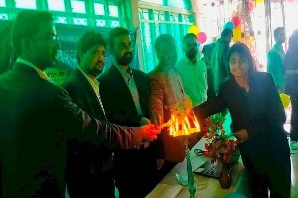 कैरियर पॉइंट के द्वारा आयोजित सेमिनार में बच्चों को दिया गया मार्गदर्शन...
