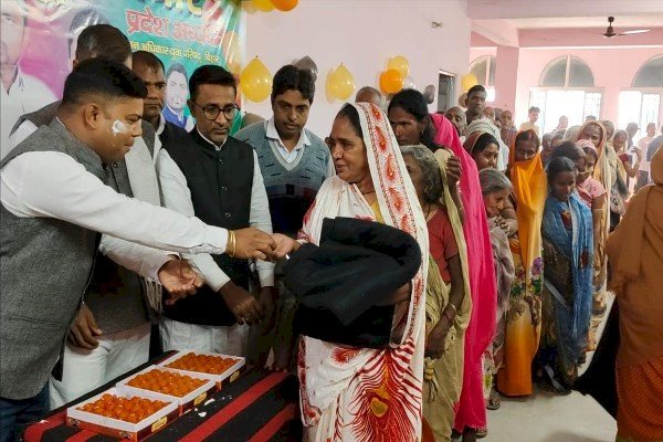 हिलसा में जाप युवा अध्यक्ष राजू दानवीर का धूमधाम से मना जन्मदिन, गरीब और जरुरतमंदों के बीच बाटा गया कंबल व मिठाई...