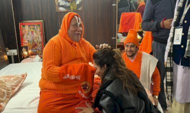 अयोध्या पहुंची अक्षरा सिंह, रामभद्राचार्य- स्वामी नित्य गोपाल दास जी से लिया आशीर्वाद, सुनाया श्रीराम का गाना...