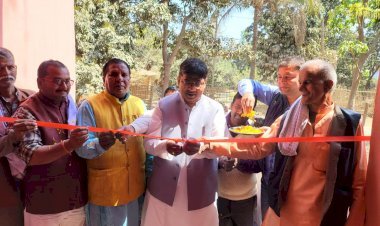 रामेश्वर कुमार महतो बिहार विधान परिषद के  द्वारा सामुदायिक भवन का उद्घाटन किया गया