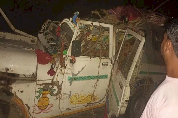 आरा : दाहसंस्कार के लिए जा रहा पिकअप दुर्घटनाग्रस्त, 3 लोगों की मौके पर मौत...