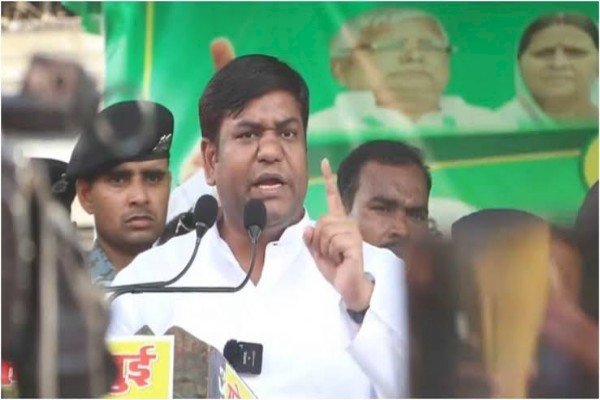 हमें 5 किलो अनाज नहीं , नौकरी चाहिए : मुकेश सहनी