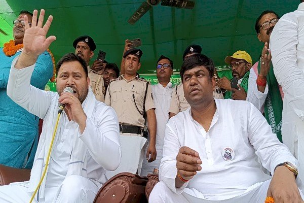 हम बिहारी डरते नहीं, अधिकार लेकर रहेंगे, आज संविधान और लोकतंत्र खतरे में : मुकेश सहनी