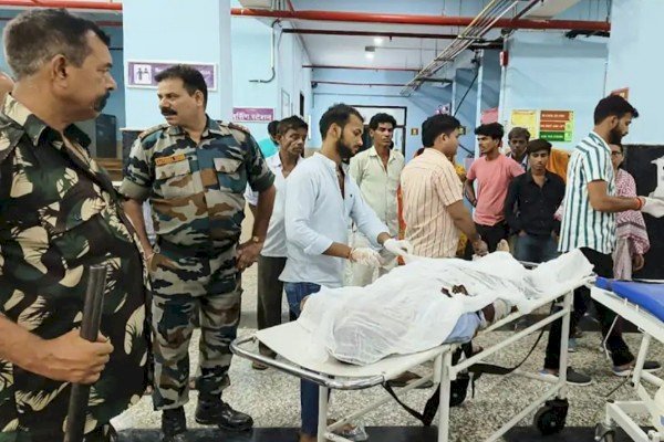 आरा : अपराधियों ने कुख्यात को गोलियों से भून घर से 1 किमी पहले फेंका, अपराधियों ने 10 गोलियां मारी...