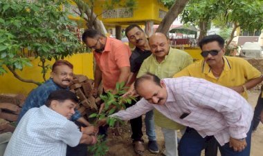 श्री कृष्णा पुरी शिव मंदिर पार्क में भाजपा कार्यकर्ताओं के द्वारा प्रधानमंत्री जी के हवाहन पर भव्य वृक्षारोपण कार्यक्रम आयोजित की गई...