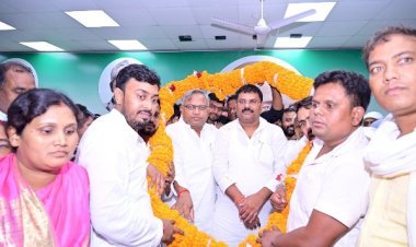जदयू का राष्ट्रीय महासचिव बनने के बाद पहली बार पार्टी कार्यालय पहुंचें मनीष कुमार वर्मा का हुआ जोरदार स्वागत...