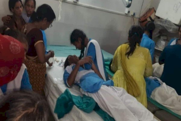 आरा : स्कूल पर गिरा ठनका, दो दर्जन से ज्यादा छात्राएं घायल...