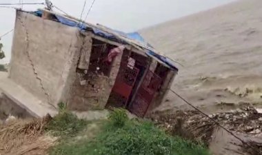 आरा में गंगा नदी ने दिखाया रौद्र रूप, पलभर में पानी में समा गए 12 घर...