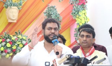 जो अपने अधिकार के लिए नही लड़ा,उसको सदा गुलाम बनकर रहना पड़ा...