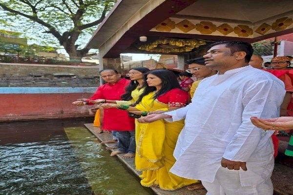 वीआईपी के प्रमुख मुकेश सहनी पहुंचे कामख्या देवी दरबार, माता का किया दर्शन, लिया आशीर्वाद...