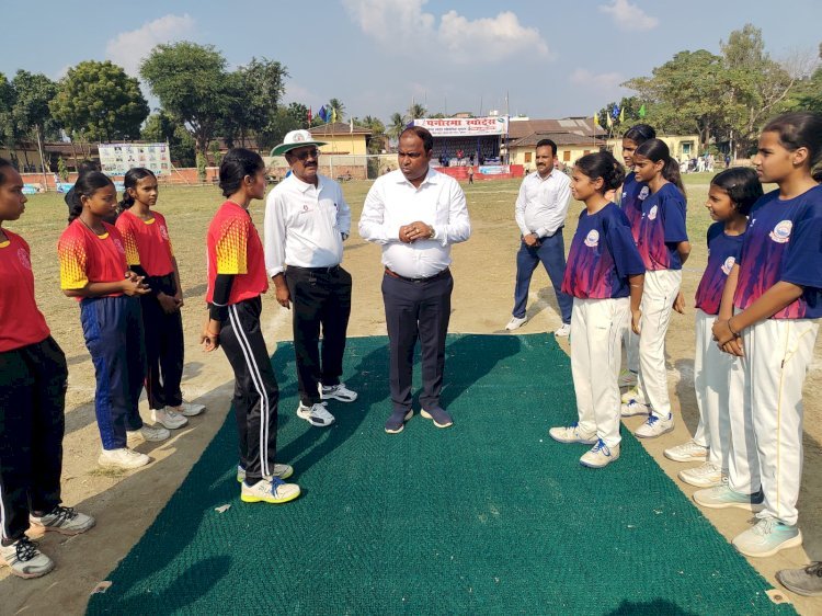 पनोरमा ग्रुप के चेयरमैन सह अध्यक्ष पनोरमा स्पोर्ट्स श्री संजीव मिश्रा ने इंडो -नेपाल की बालिका टीम ने डीएवी बालिका टीम पूर्णिया को हराया।